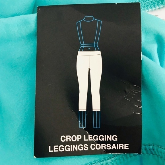 New! Disney Parks Disneyland Sleeping Beauty Castle Crop Leggings 2X - Picture 9 of 10